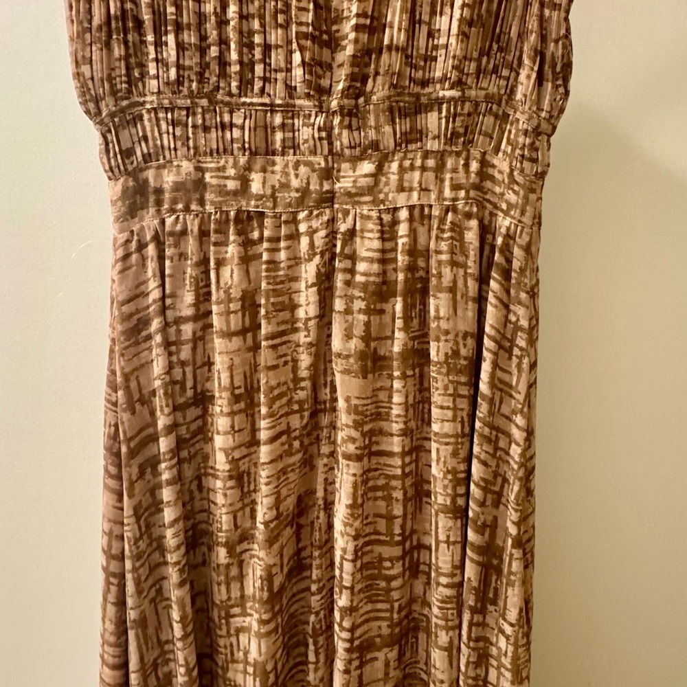 ZOE AND CLAIRE Pleat Sleeveless Midi Dress in Mink Multi Sz Medium - Picture 8 of 8